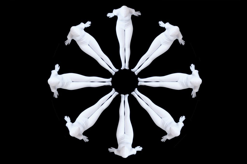 À deux pieds joints sur le garde-fou // Alexandra Goullier-Lhomme